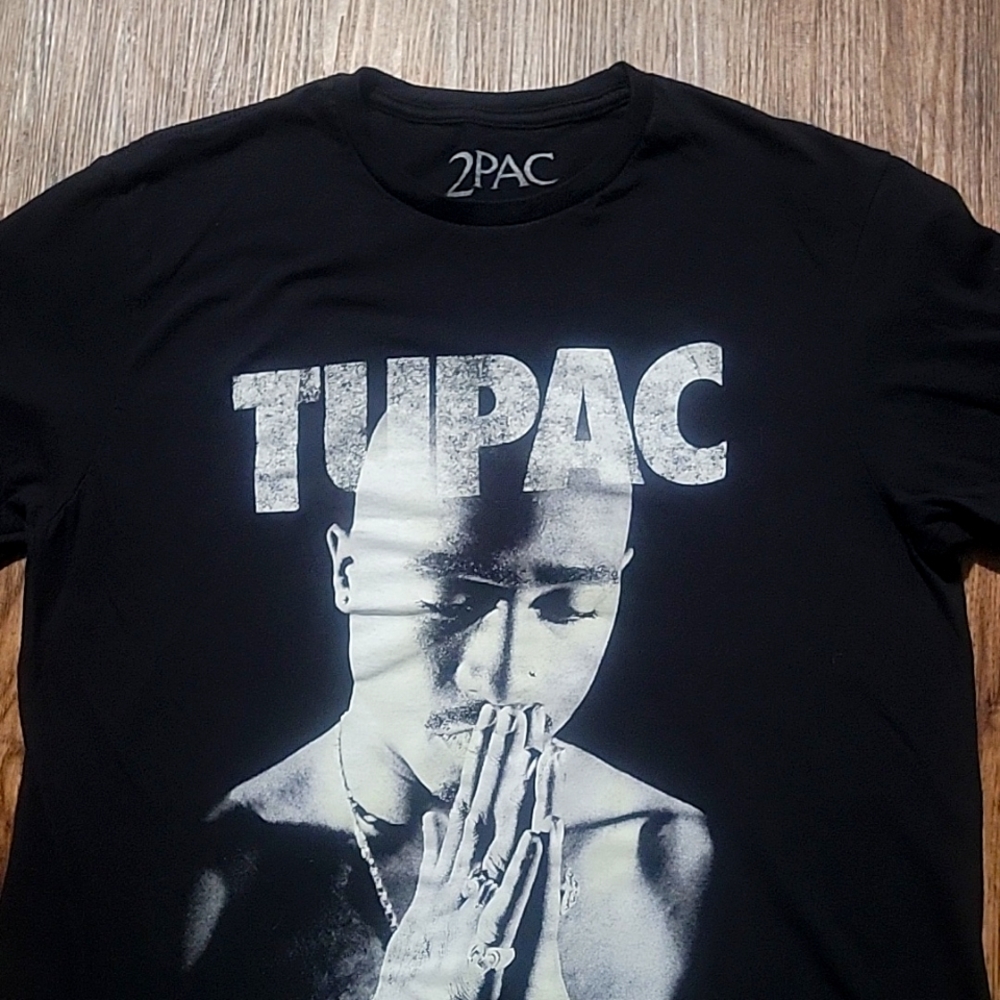 Mens Tupac tee size Medium 2PAC
